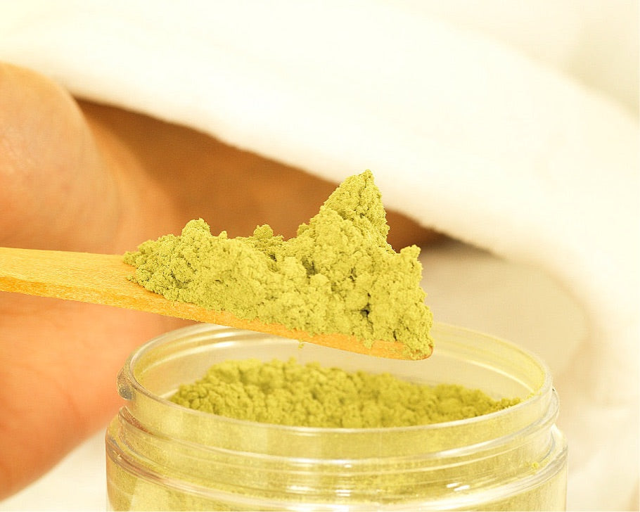 Qasil Organics 100% Pure Qasil Leaf Powder jar